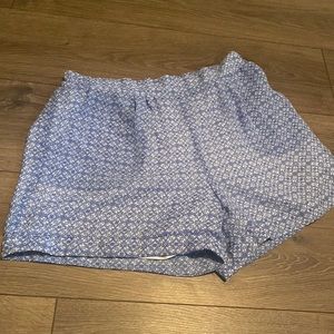 Elastic waist size medium Mediterranean-patterned shorts